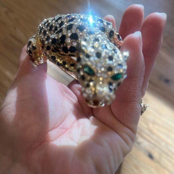 NWT Natasha Leopard Goldtone Bracelet Clamper - Heavy! - Picture 2 of 12